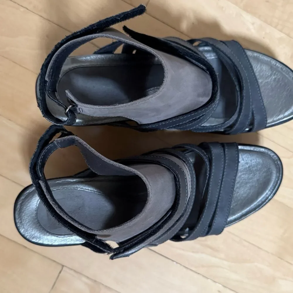 Naot Prestigehed Black/Gray Road Leather Wedge Sandal 40 NWOB